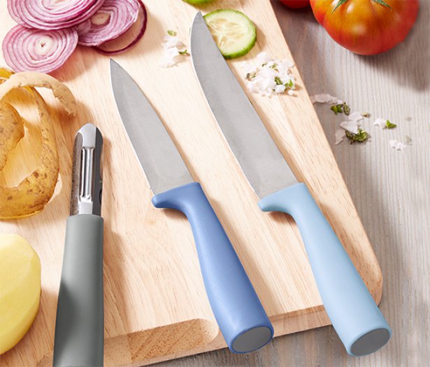 2 konyhai kés és 1 zöldséghámozó szettben