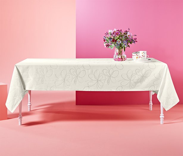 Jacquard asztalterítő, fehér, kb. 150 x 275 cm