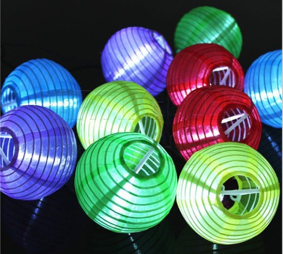 Napelemes LED lampionfüzér (10 színes lampion, 10 fehér LED)