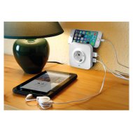 2P+F CSATLAKOZÓALJZAT + 2 UNIVERZ. USB TÖLTŐVEL,TÚLFESZÜLTSÉGLEVEZETŐV