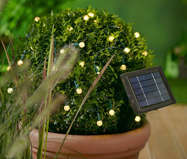Napelemes LED-es égősor