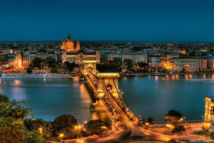 Budapest plázáinak húsvéti nyitvatartása