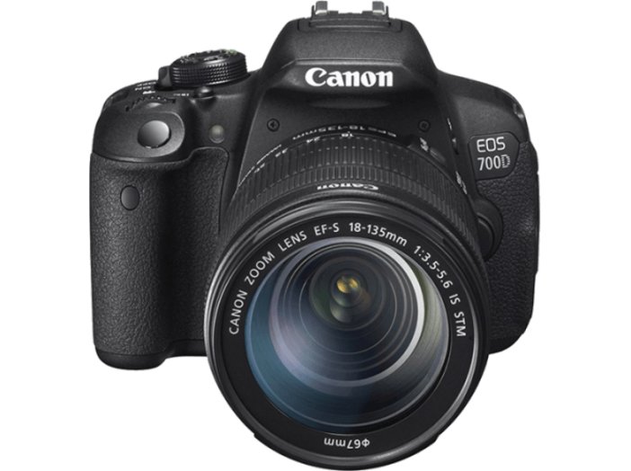 EOS 700D + 18-135 mm IS STM KIT