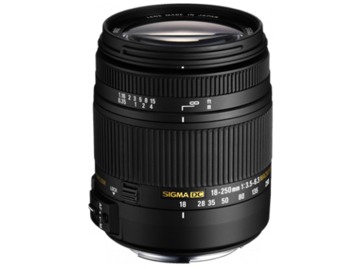Nikon 18-250mm f/3,5-6,3 DC OS HSM Macro objektív