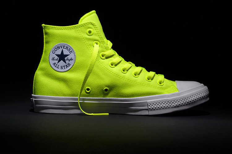 Kényelmes, bulis és látványos a Neon Chuck Taylor cipő!