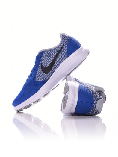 Nike Revolution