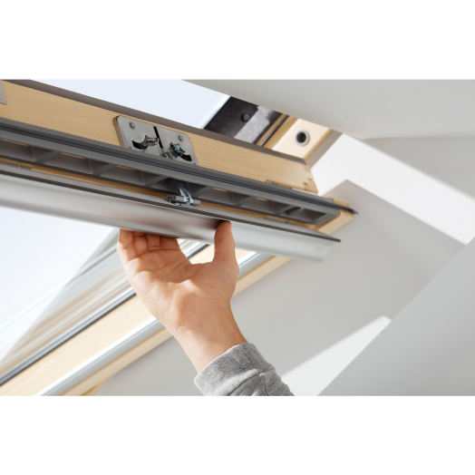 VELUX TETŐTÉRI ABLAK 78X118CM       GLLMK061055 FELSŐ KILINCCSEL  *KAP*