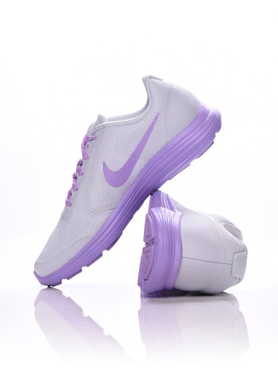 NIKE REVOLUTION 3 SE