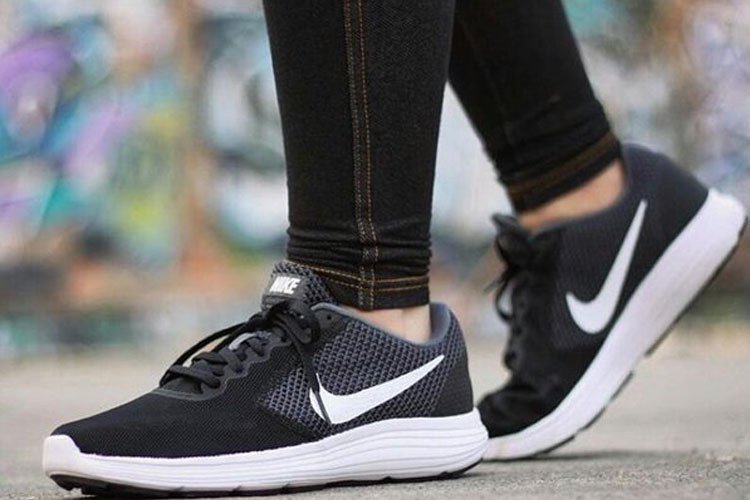 Akciós a Nike Revolution 3 futócipő a Sportfactoryban