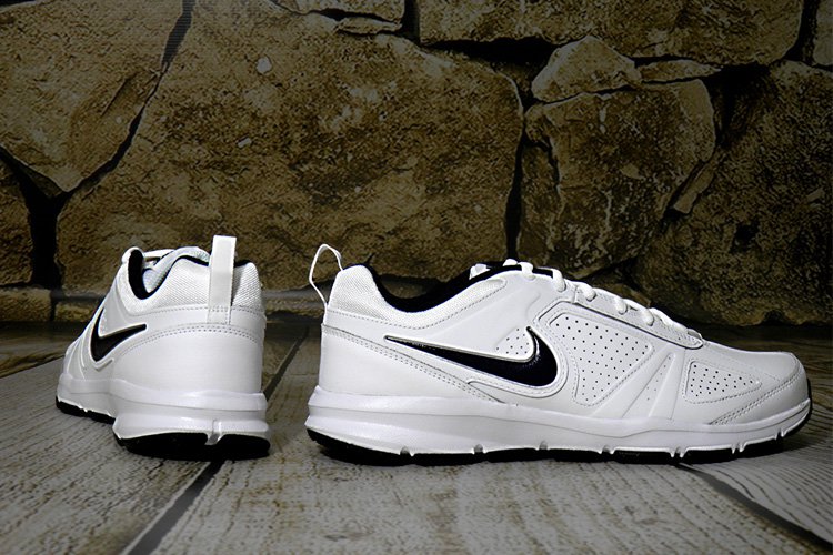 Nike T-Lite cipők elképesztő kedvezménnyel a Sportfactoryban