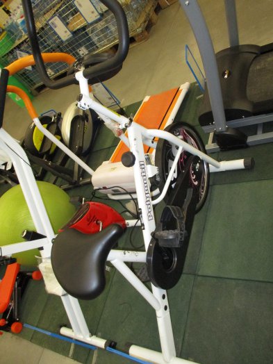 AEROBIKE SZOBAKERÉKPÁR 20˝          MULTIFUNKC.DIGIT.KIJELZŐVEL (297188 Outlet