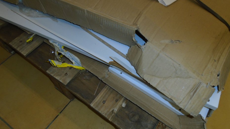 FIRENZE ÁLLÓSZEKRÉNY 2 AJTÓS, FEHÉR SZENNYESTARTÓVAL,61,7*185*30 CM     Outlet