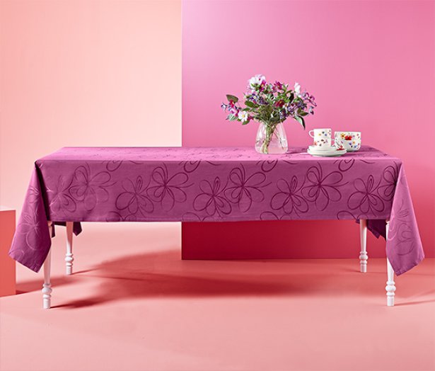 Jacquard asztalterítő, málna, kb. 150 x 275 cm
