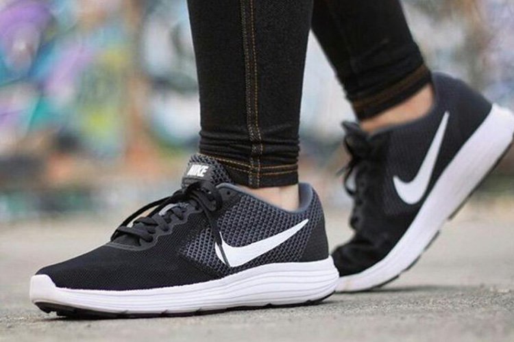 Akciós Nike Revolution 3 a Sportfactoryban