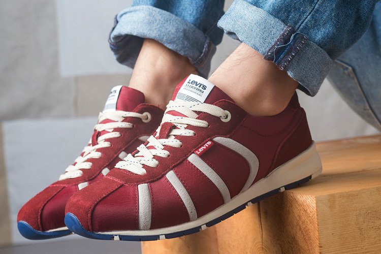 Levis Almayer II férfi sneaker a Playersroomban