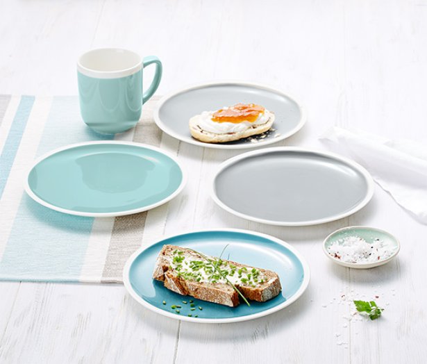 4 reggeliző tányér szettben, porcelán