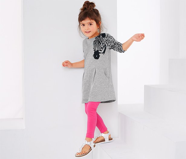 Lányka jerseyruha legginggel