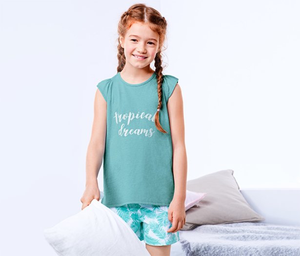 Lányka rövidnadrágos pizsama