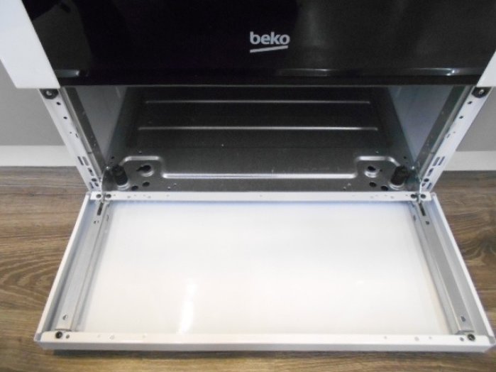 BEKO KERÁMIALAPOS TŰZHELY A CSS-57100 GW Outlet