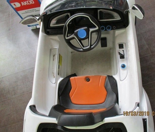 ELEKTROMOS GYERMEKAUTÓ "BMW I8" 2X6V 7AH 2,5KM/H+TÁVIRÁNYÍTÓ *KONT* Outlet