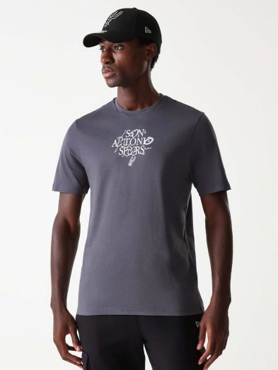 NBA COURT GRAPHIC REG TEE