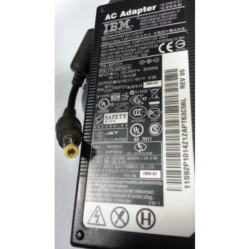 IBM 16V  4.5a 72W adapter gyári