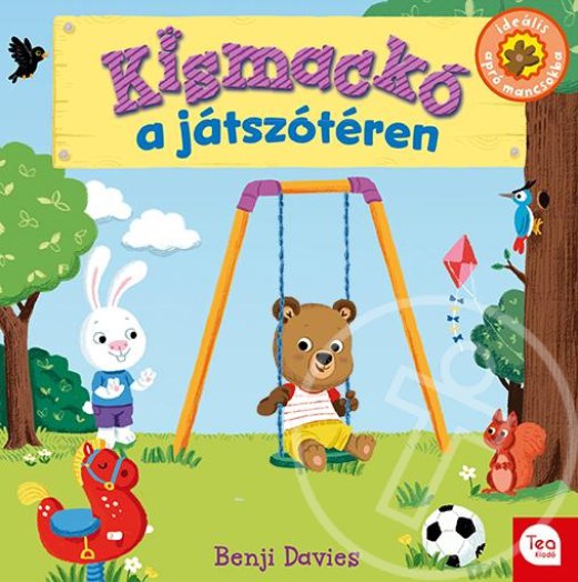 Kismackó a játszótéren
