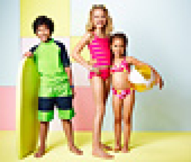 Lányka bikini és tankini