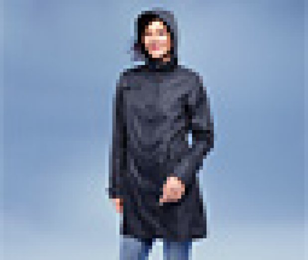 Női esőkabát, pöttyös