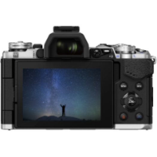 E-M5II ezüst + Pancake EZ-M1442 fekete Kit
