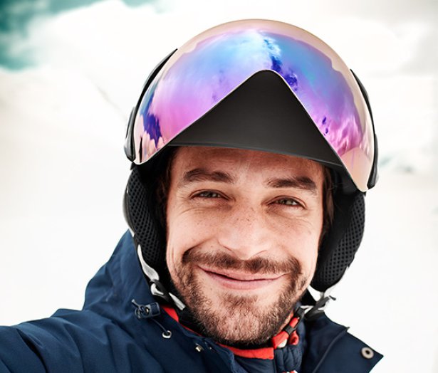 Szemellenzős sí- és snowboardsisak