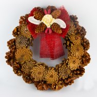 DÍSZÍTETT TOBOZ KOSZORÚ 25 CM, VÁLTOZÓ SZÍNEK