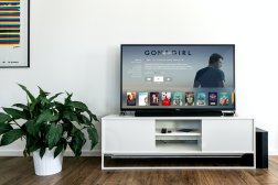 Mozizz otthon – 4K-s tévék óriási akcióval!