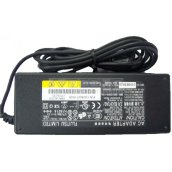Fujitsu 19V 4.22A  80 Watt adapter gyári